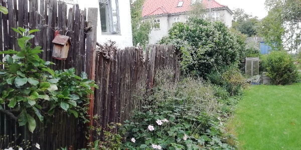 Opretning af hegn stolper