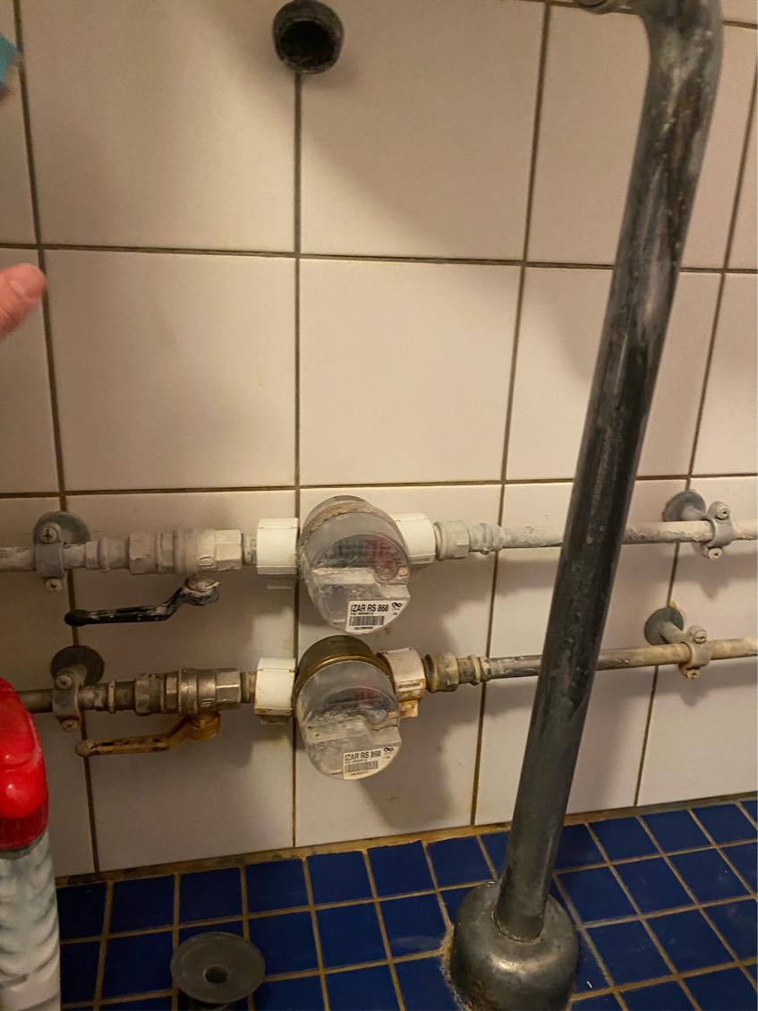 Fjerne og afproppe toilet