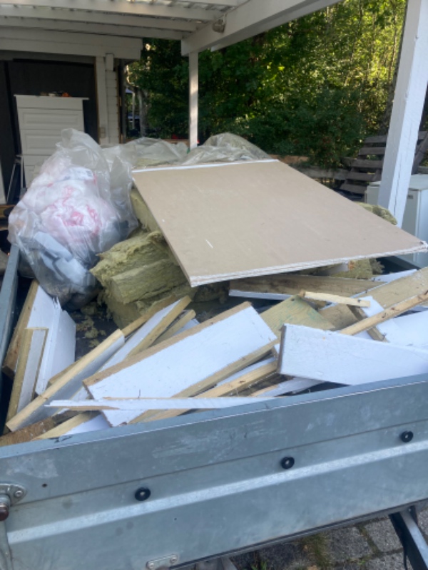 Køre affald på losseplads