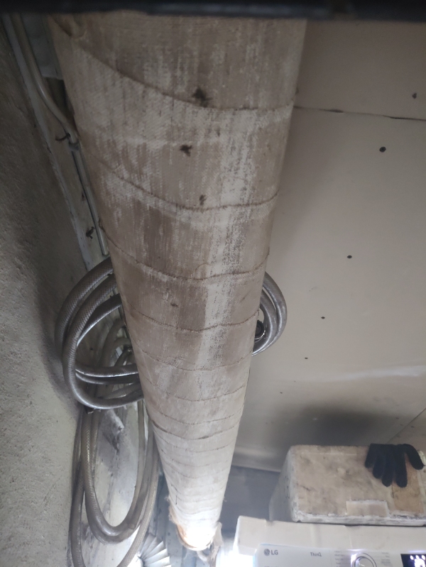 Fjernelse af rørisolering på varmerør, som kan indeholde asbest