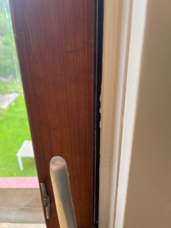 Reparation/tætning  af skydedør