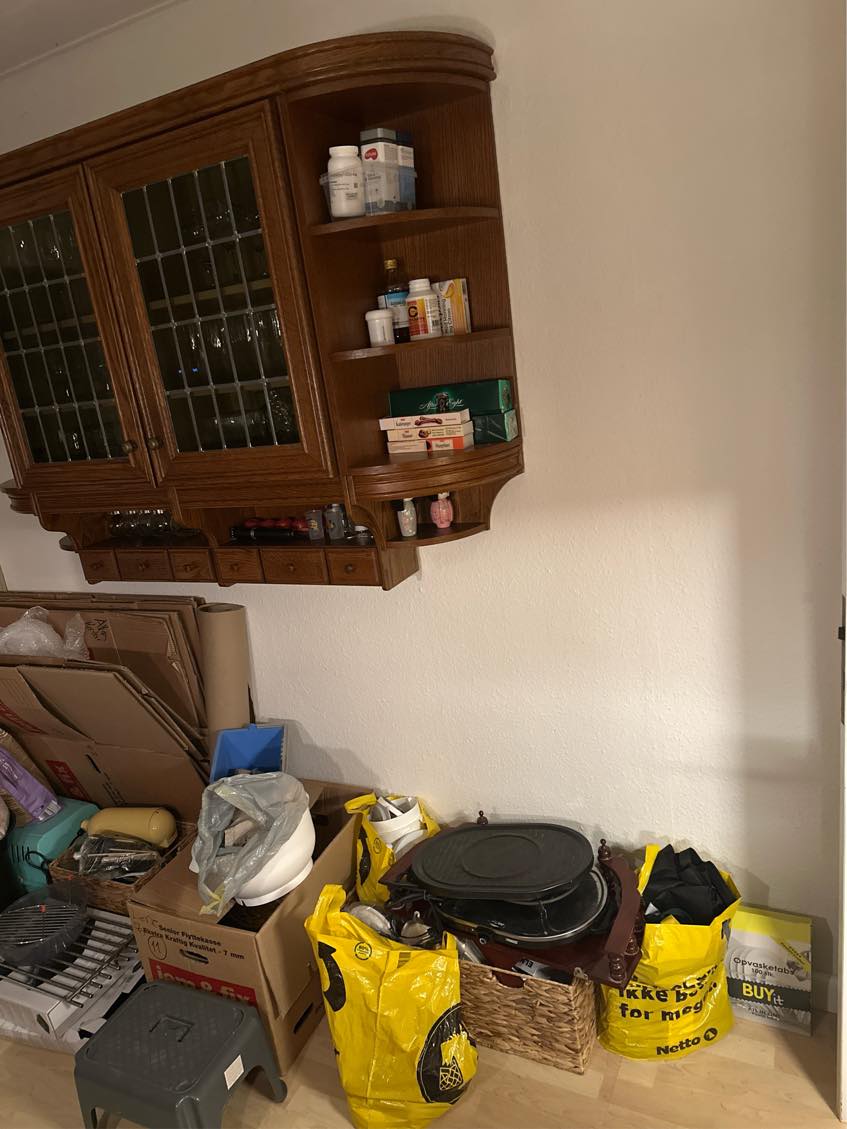 Fjernelse af bærende væg på 2,5 x 2,5 og montering af lovlig drage. Dør fjernes og mures. Statisk beregning ligger klar 21/12