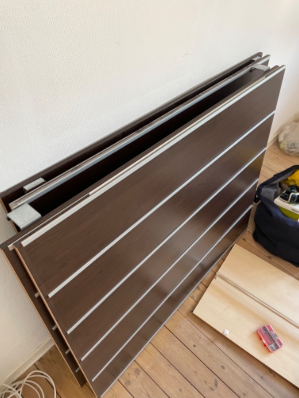 Nedbæring af skabsdele + kørsel til genbrugsstation