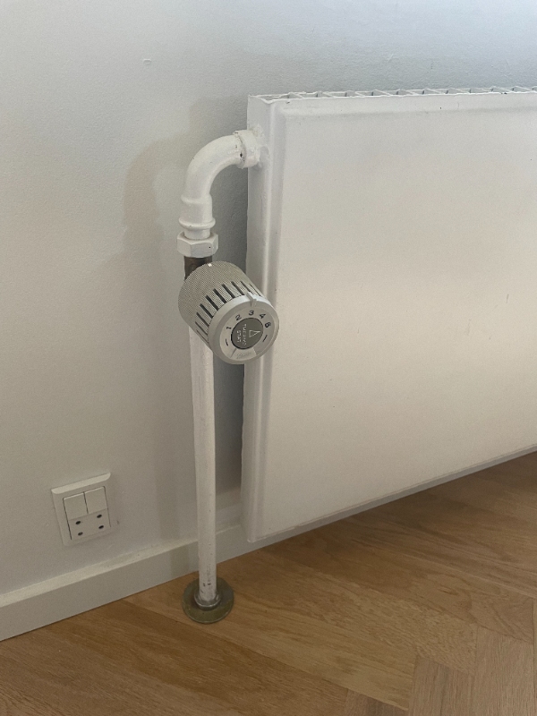 VVS: Skift af radiator-ventiler og -termostater samt udskiftning af 4 rør