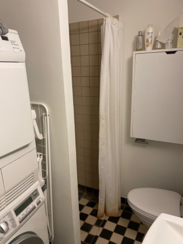 Fliser på badeværelse skiftes