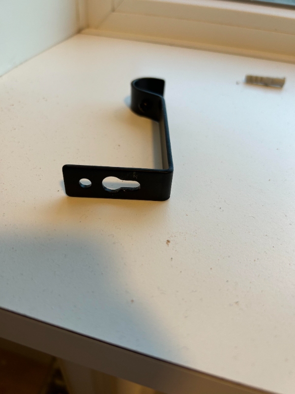 Hænge gardiner op på 2 vinduer