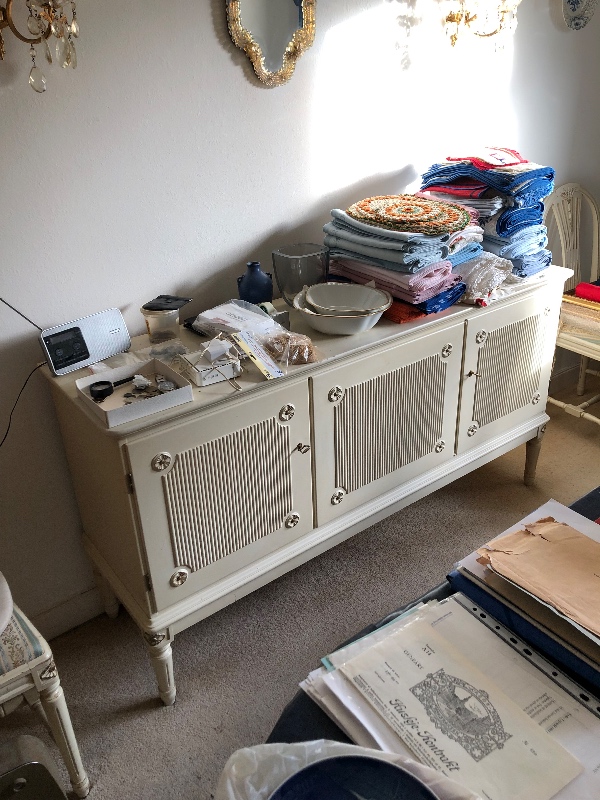 Sprøjtemaling af skænk og hjørneskab