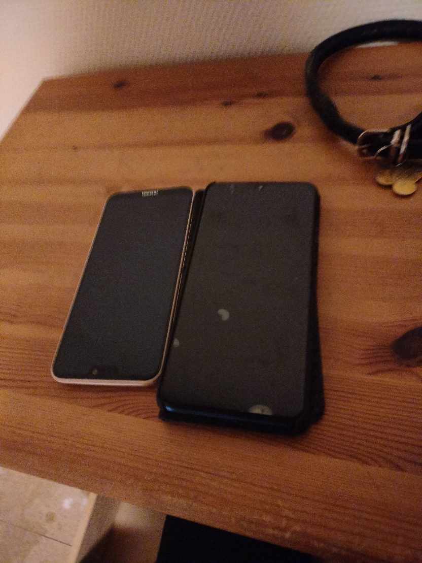 Hej jeg vil gerne have hjælp til at sælge min iPad det er en Hawaii og 2 mobil at samme model 3000