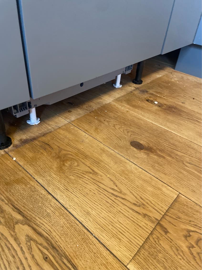 Sokkelfront i køkken passer ikke med ny opvaskemaskine, hjælp til at fikse