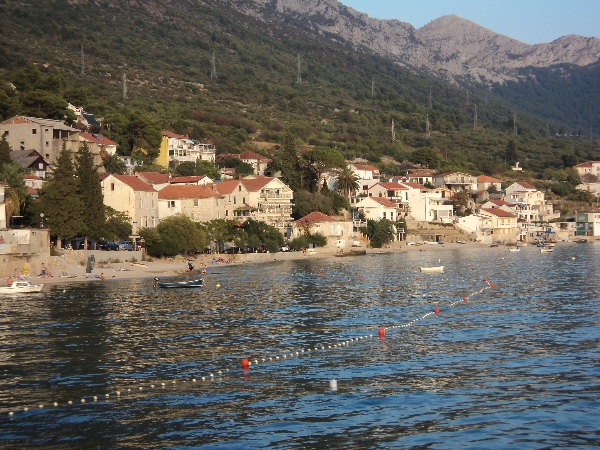 TV ophæng opsættes på væg (betonvæg) Og evt forlænge ledninger