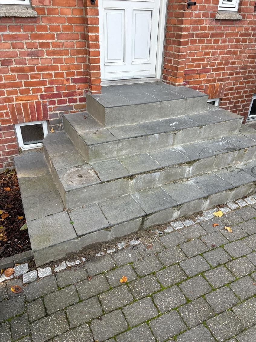 Reparation af muret trappe til hus