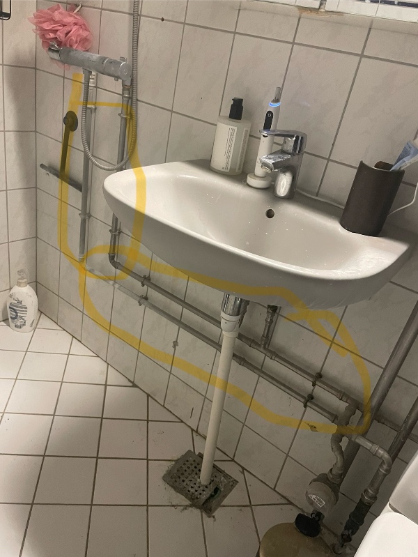 Installation af rør til badeværelse