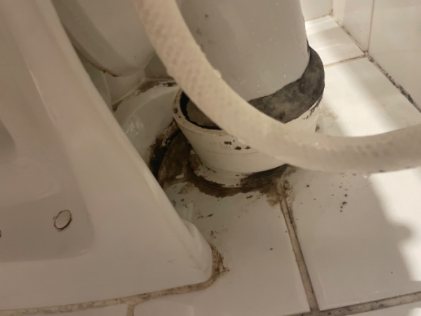 Rengøring af lille badeværelse