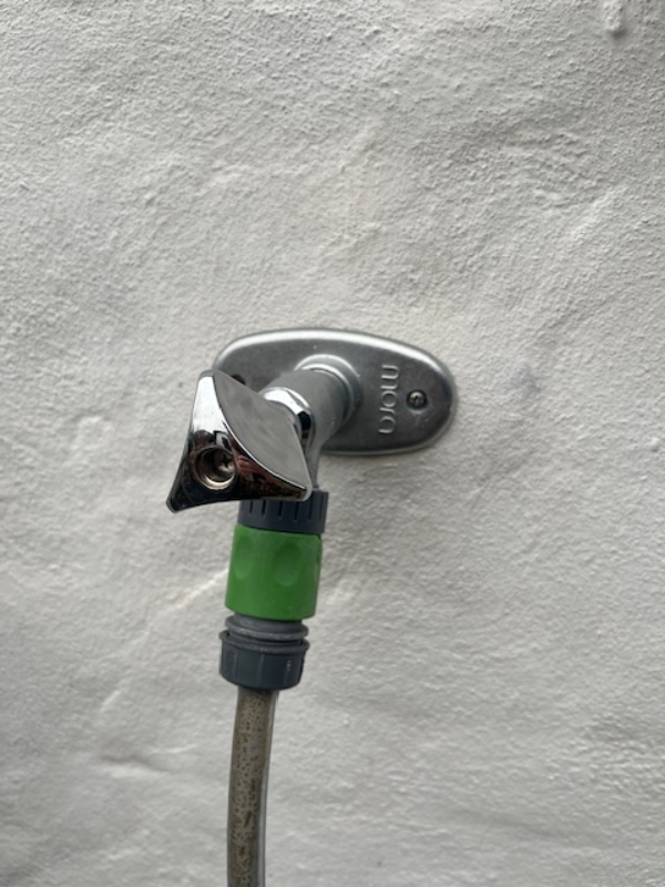 Reparation af udendørsvandhane
