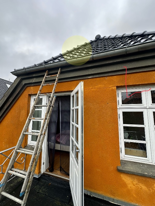 Løs tag teglsten sættes på plads