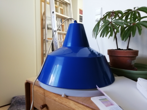 Nedtagning/ophængning af 3 lamper, ophængning af at stort maleri samt ophængning af kabel til anlæg