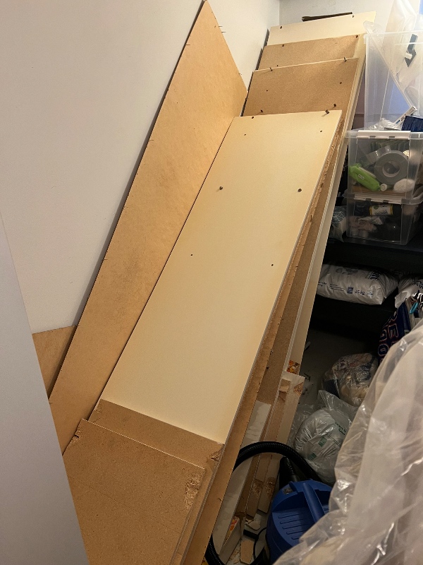 Afhentning af 15+ m3 affald (døre og skabe)