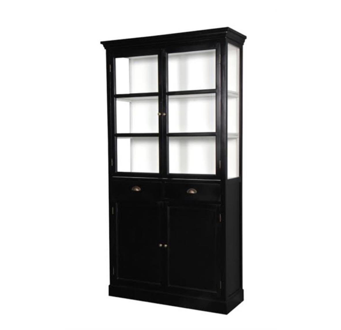 Hjælp til at flytte skab ind i lejlighed