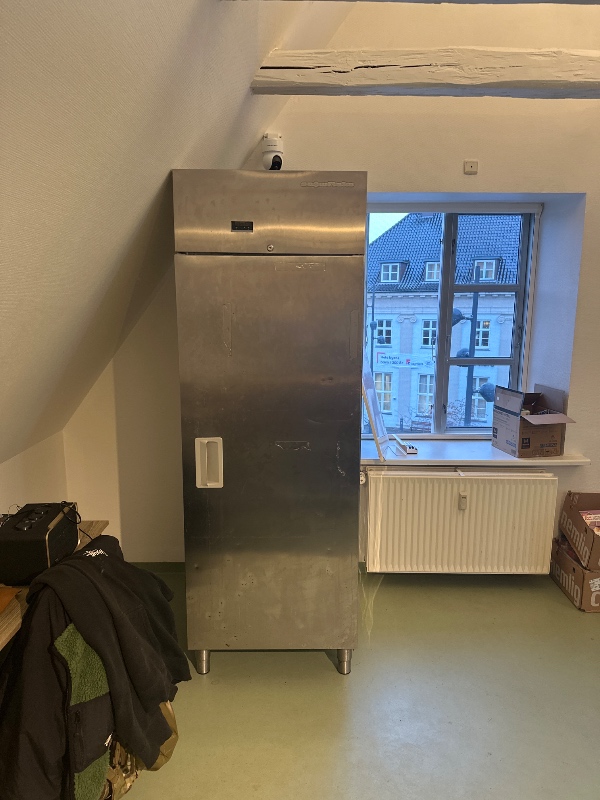 Afhentning af industri køleskab