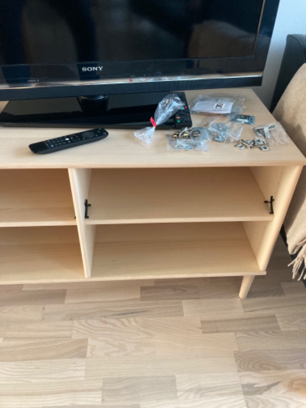 Damlet et tv skab det lågerne der mangler