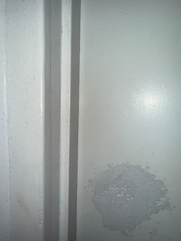 Isæt 2 spots og en lås