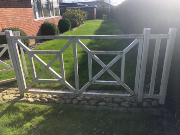 Reparation og maling af træhegn