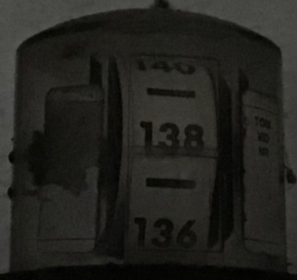 Olietank; 75x125x140. Ønskes tømt og fjernet. Den står i et skur.