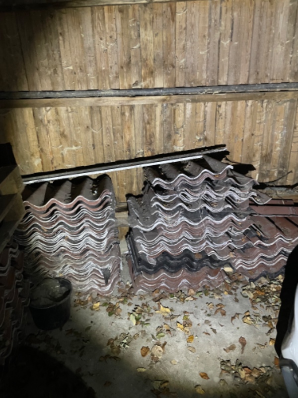 Afhentning af byggeaffald - 3 paller med eternitplader uden asbest