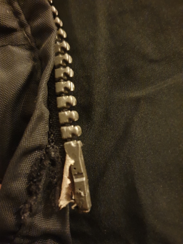 Skift lynlås på en vinterfrakke pajar