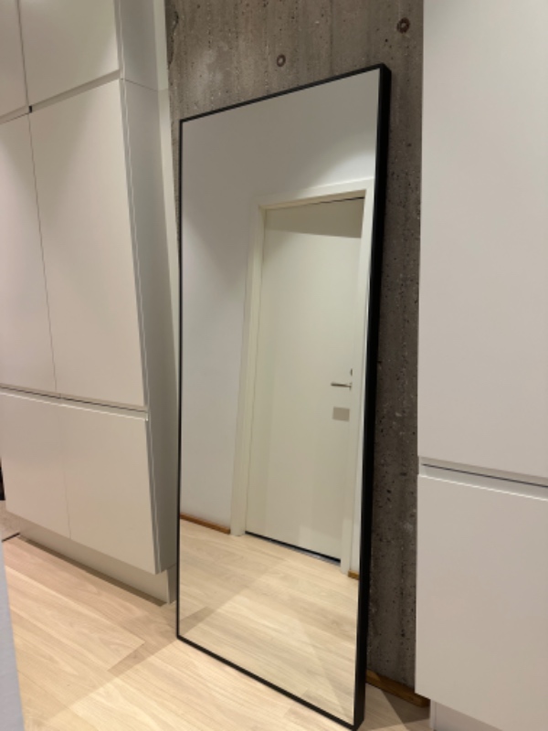 Ophængning af billeder og spejl