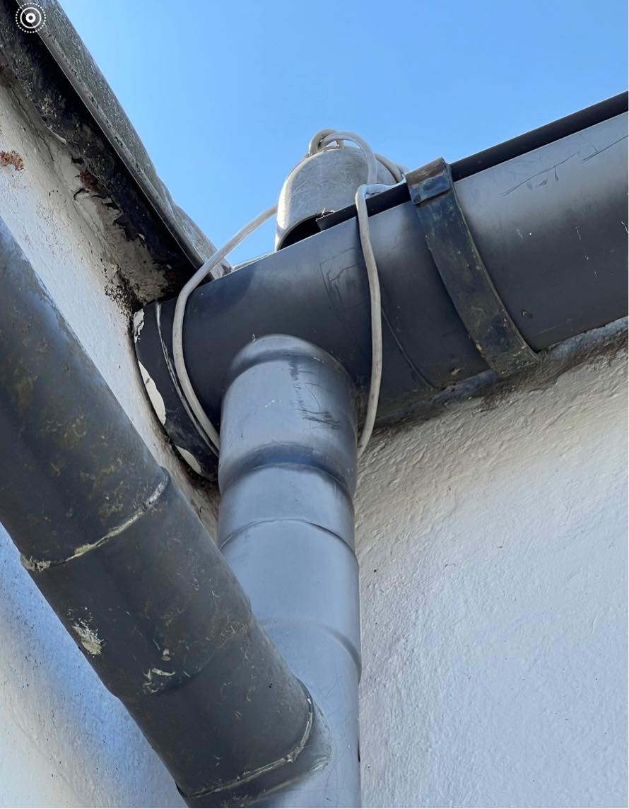 Etablering af naurhæk samt reparation af nedløbsrør