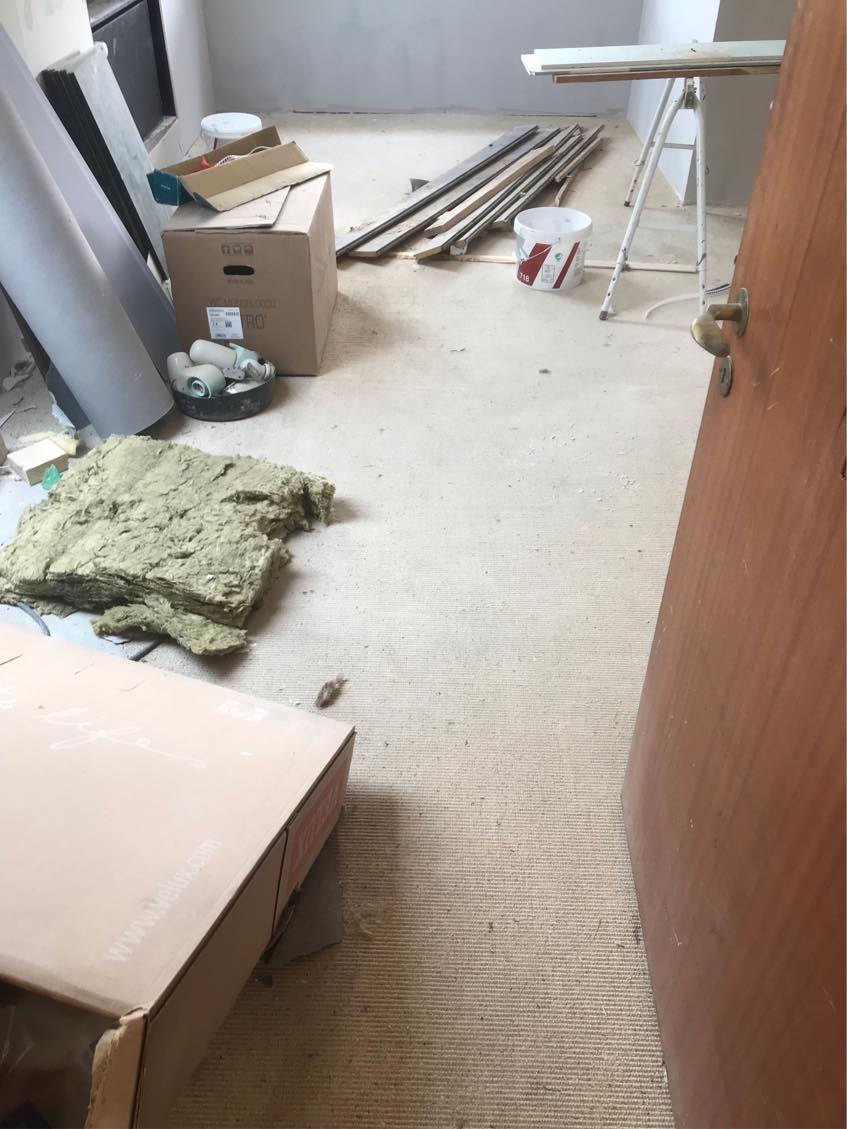 Fjerne tæppe, linoleum og masonit fra gulv - ca. 45 m2