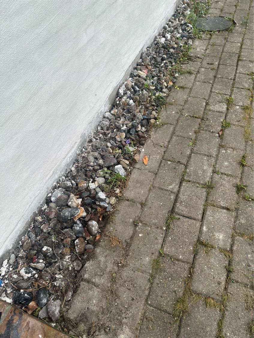 Grave sten og grønt op og køre det på genbrugspladsen