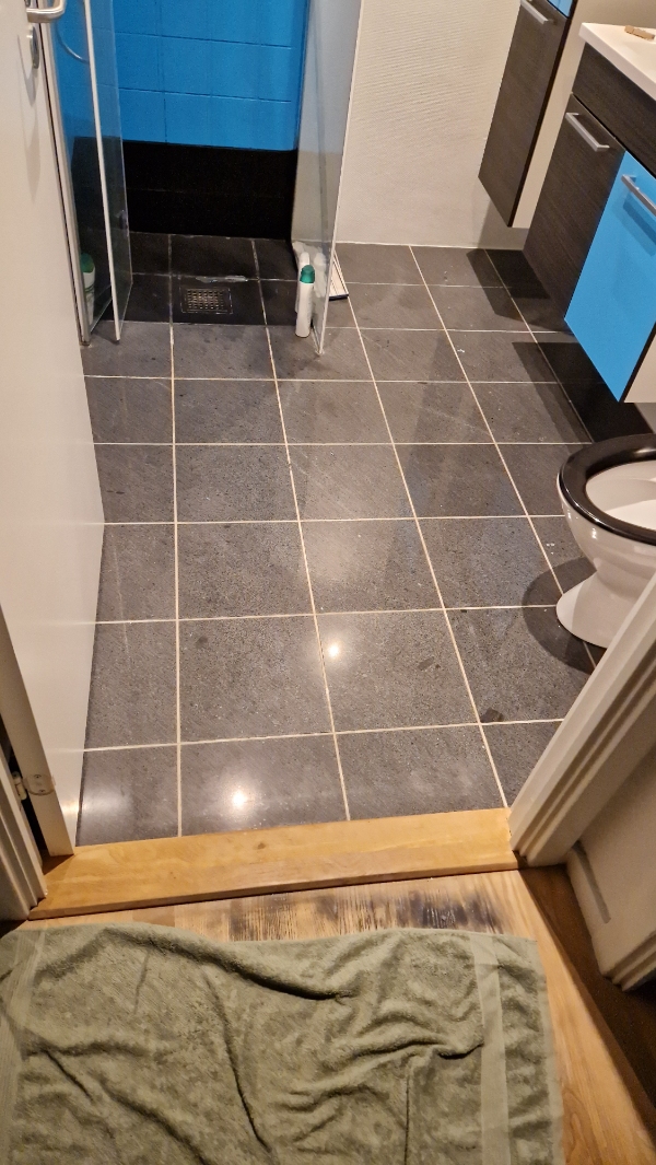 Fuge klinker på gulvet i badeværelset4