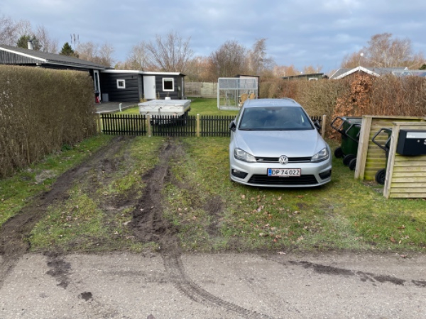 Afgravning og græsarmeringssten-indkørsel