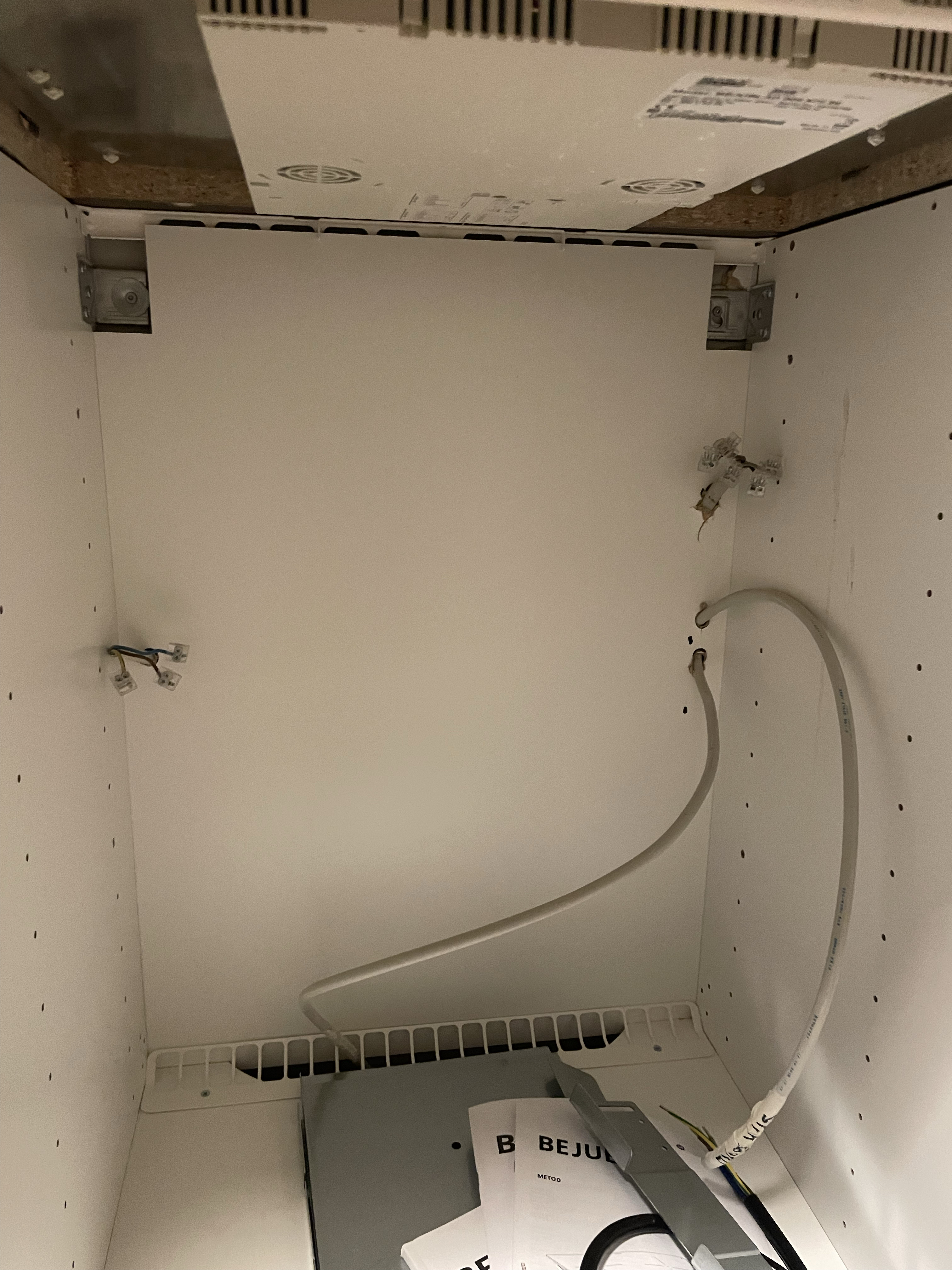 Montering af komfur, kogeplade og emhætte