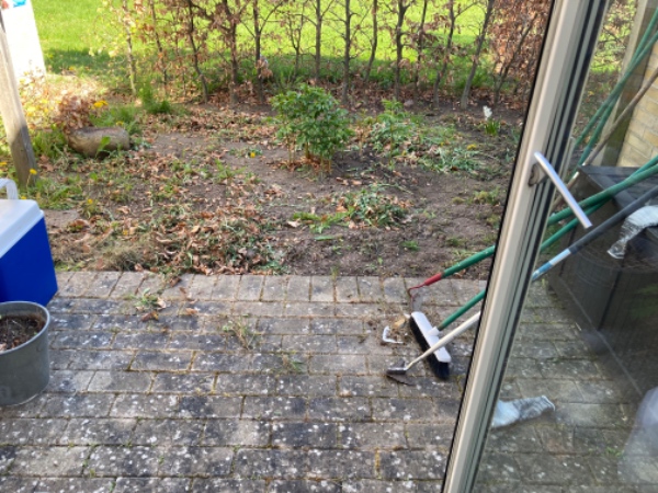 Øget niv trrrasse med 6 kvm. Underlag er jord. Fliser herregård el lign.