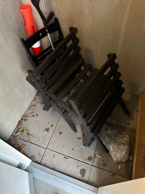 Oprydning/bortskaffelse af efterladte sager i lejlighed i Vallensbæk Strand