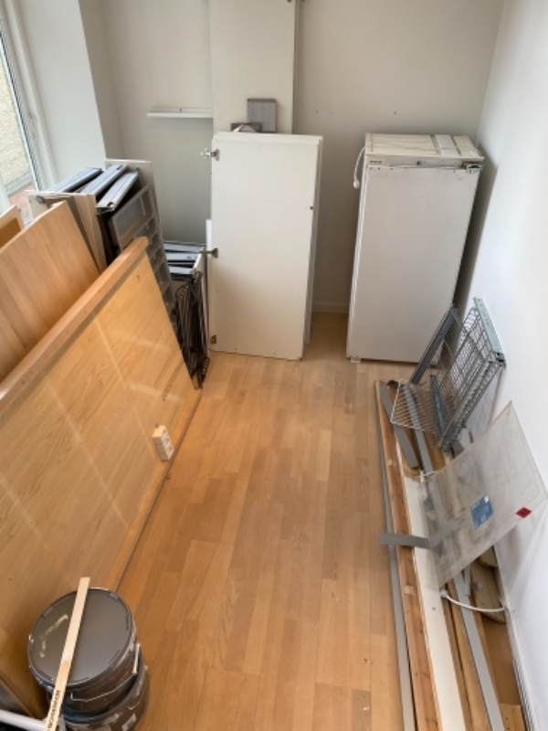 Afhentning af afmonteret halvt køkken.