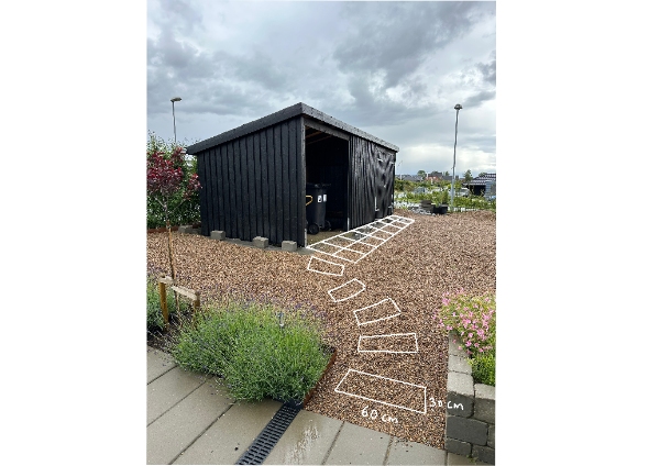 Flisebelægning i skur og forside