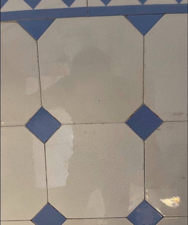 Opsætning af fliser i kalkmørtel