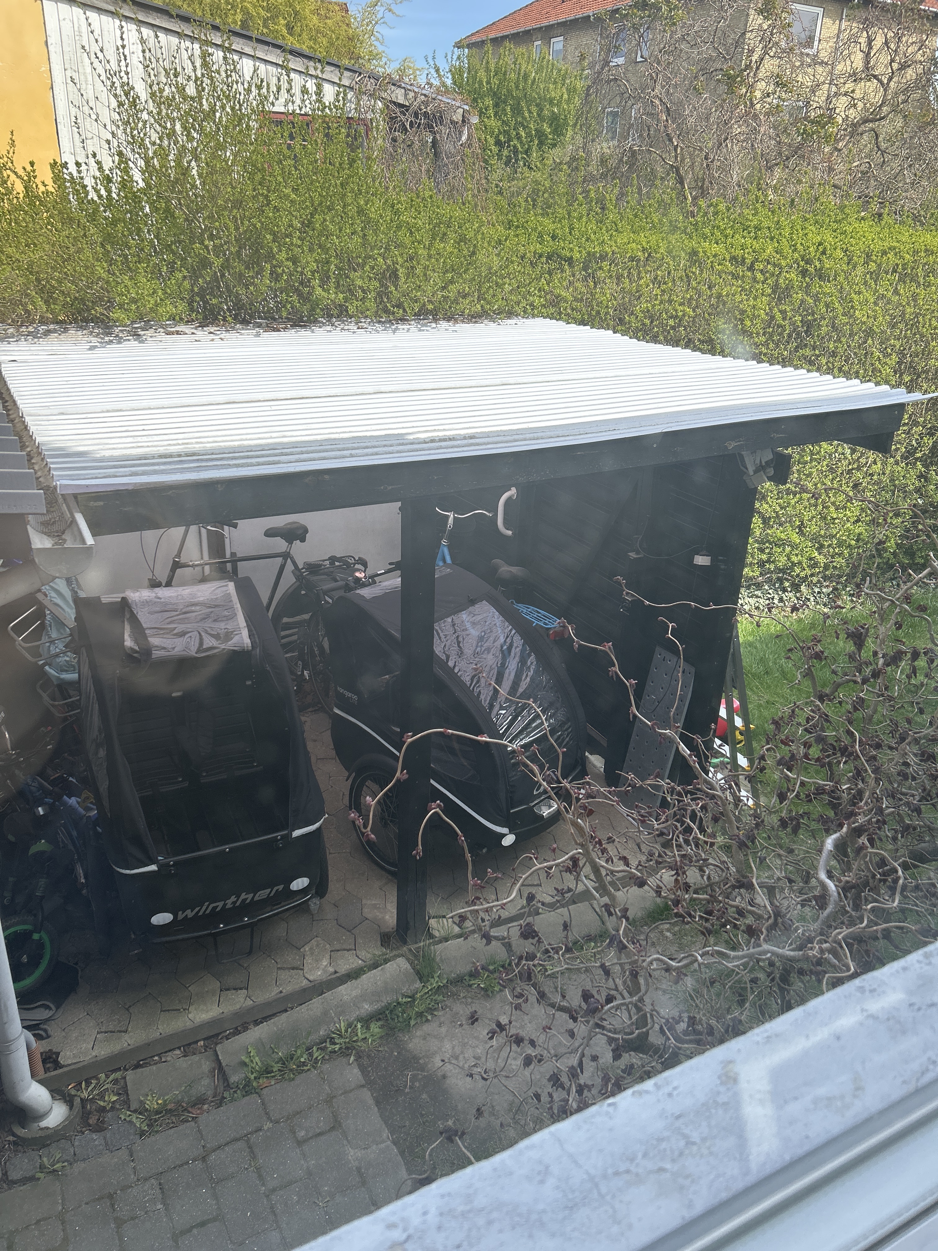 Forlænget carport/skur m. et fag.