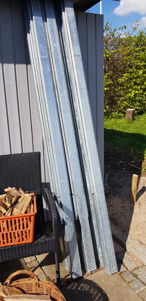 Boring og montering af stolper