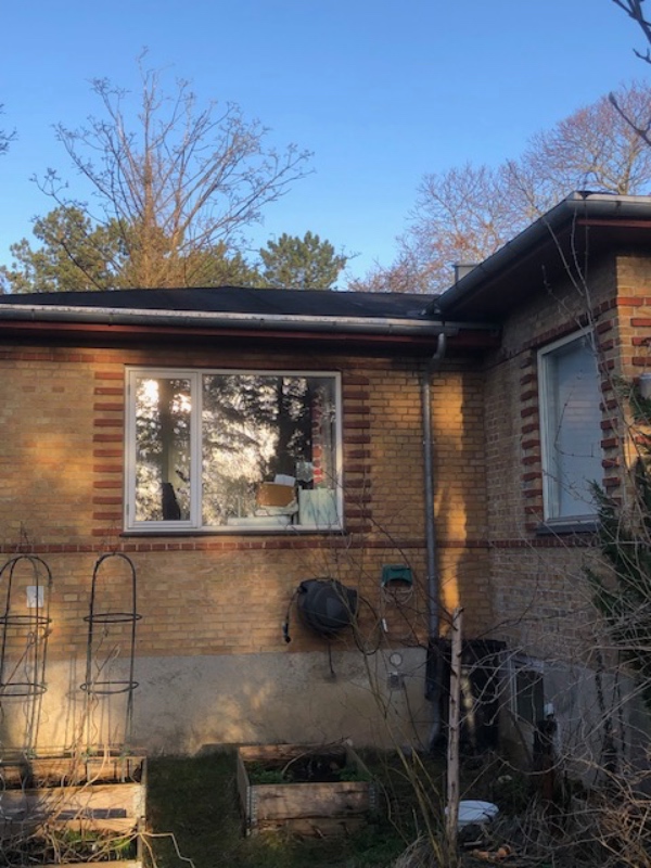 ekstra lag tagpap på taget af hus og forbedring af tagrende