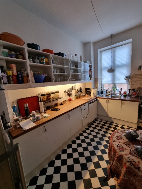 Nedtagning, opmåling og montering af køkken.