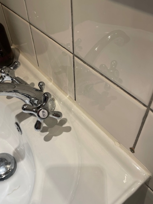 Fugning på badeværelse + ny afløbsrist