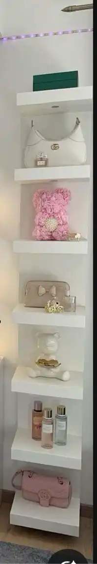 Sætte 4 små svævehylder lordret på