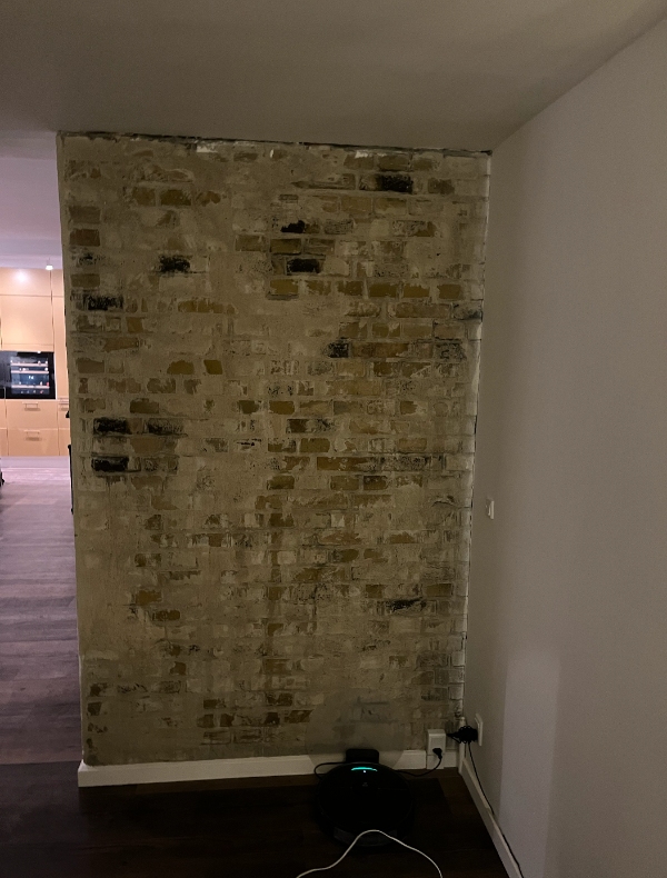 Fugearbejde rundt om vindue, dør, væg