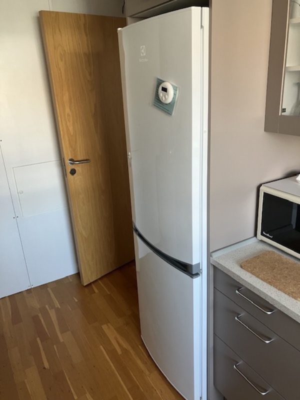 Flytning af køleskab ifb gulvslipning