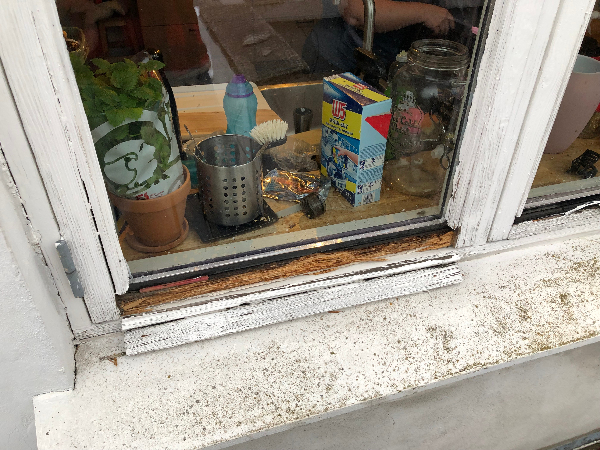 vinduessprosser og ramme på 3 døre og 3 vinduer